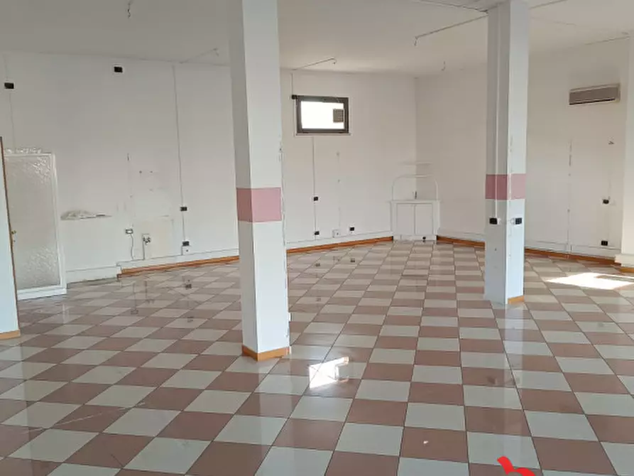 Immagine 2 di Negozio in affitto  in Via Moglianese peseggia a Scorzè