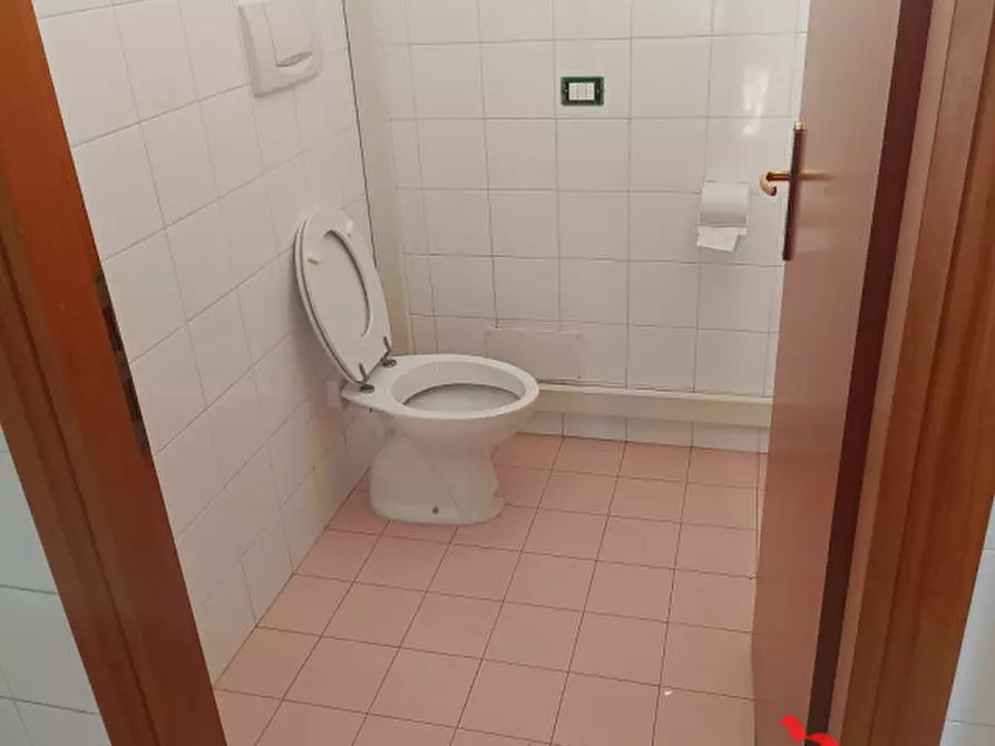 Immagine 9 di Negozio in affitto  in Via Moglianese peseggia a Scorzè