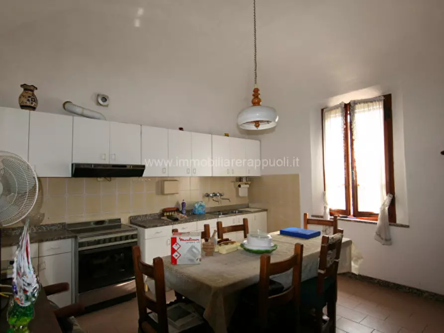 Immagine 2 di Villetta a schiera in vendita  a Sinalunga