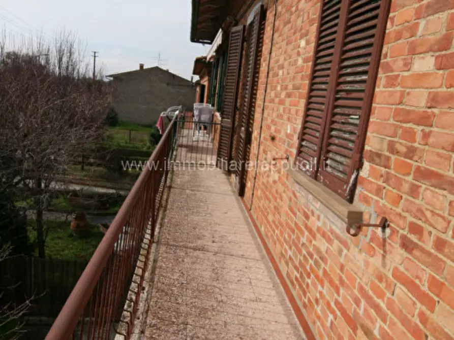 Immagine 10 di Villetta a schiera in vendita  a Sinalunga