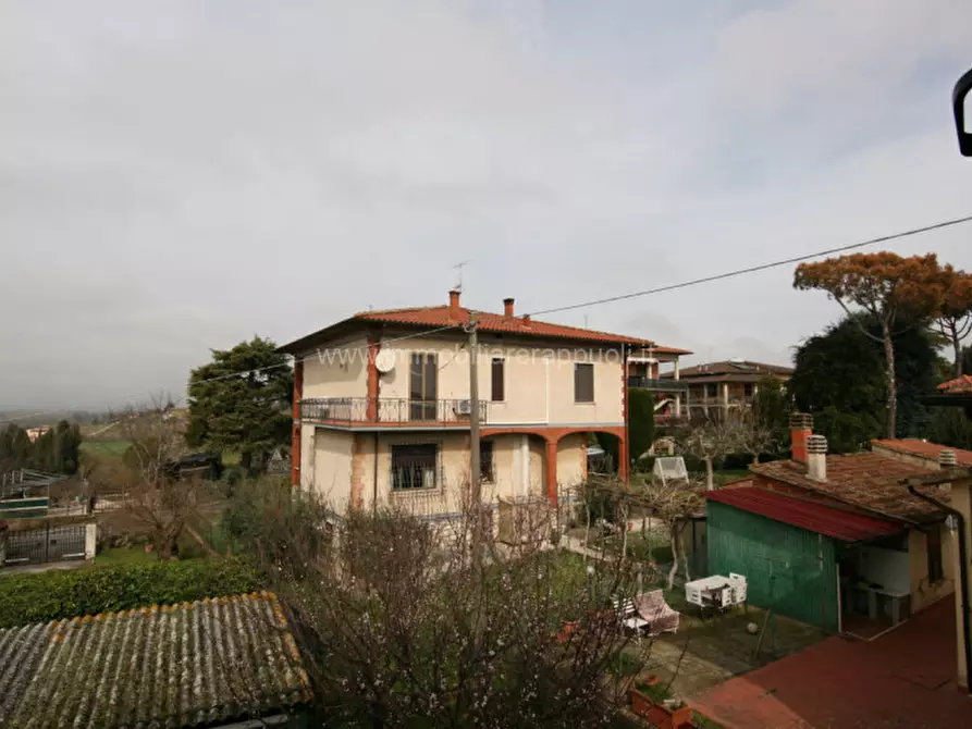 Immagine 21 di Villetta a schiera in vendita  a Sinalunga