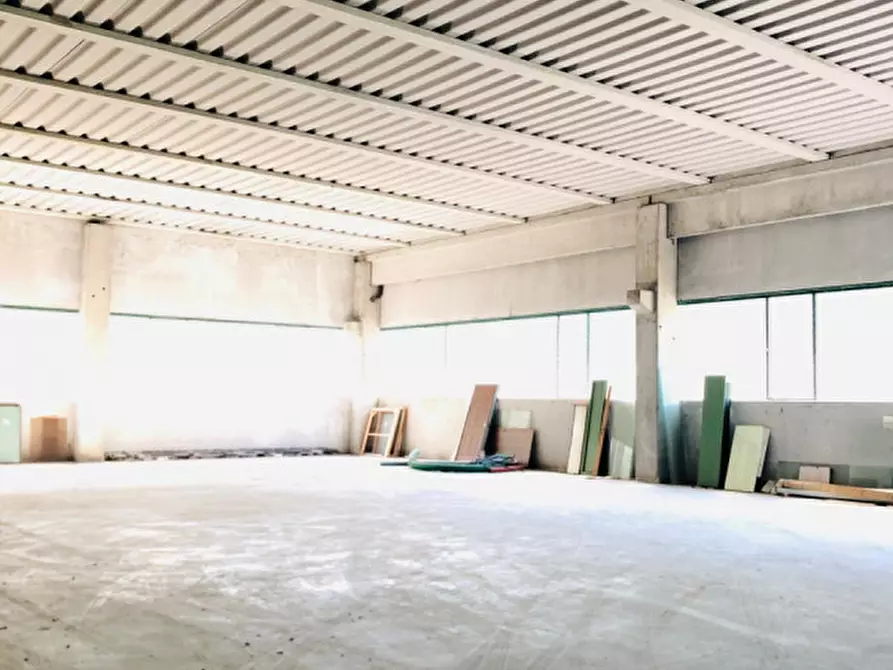 Immagine 1 di Magazzino in vendita  a Vallio Terme