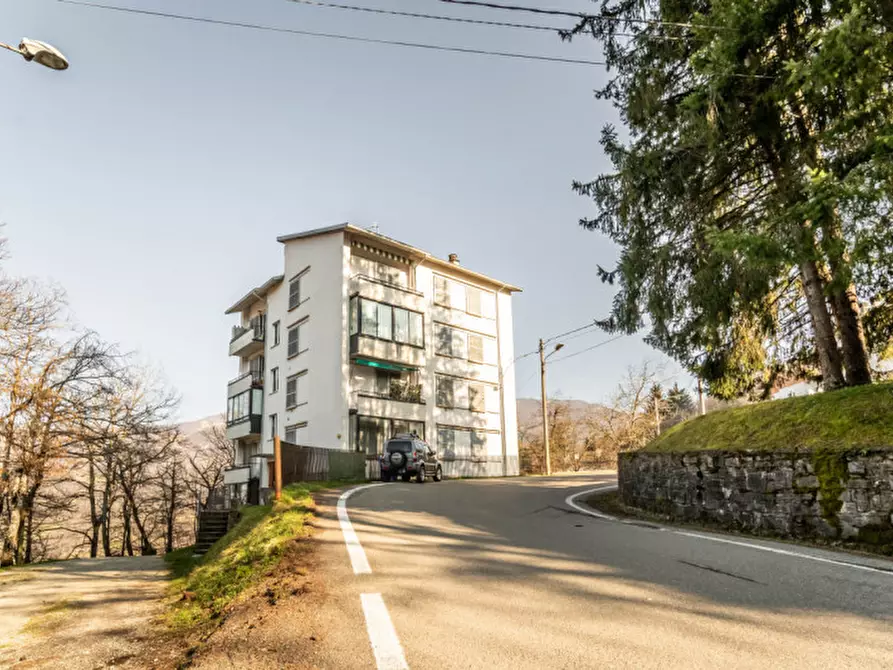 Immagine 1 di Appartamento in vendita  in Via Micheli a Corniglio
