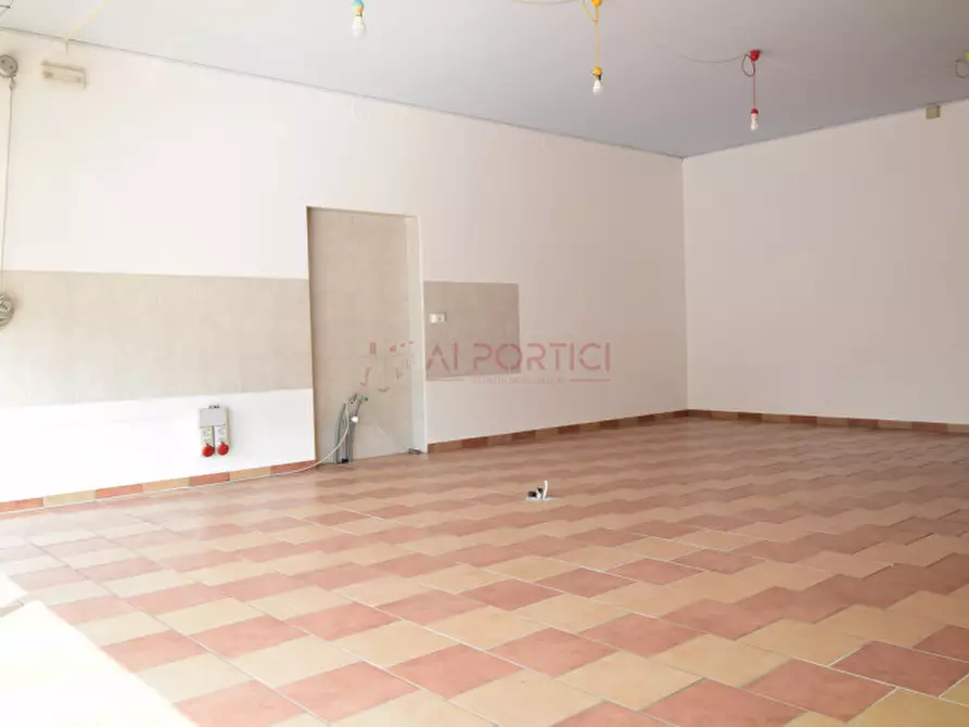 Immagine 3 di Negozio in affitto  in Via Paltana a Correzzola