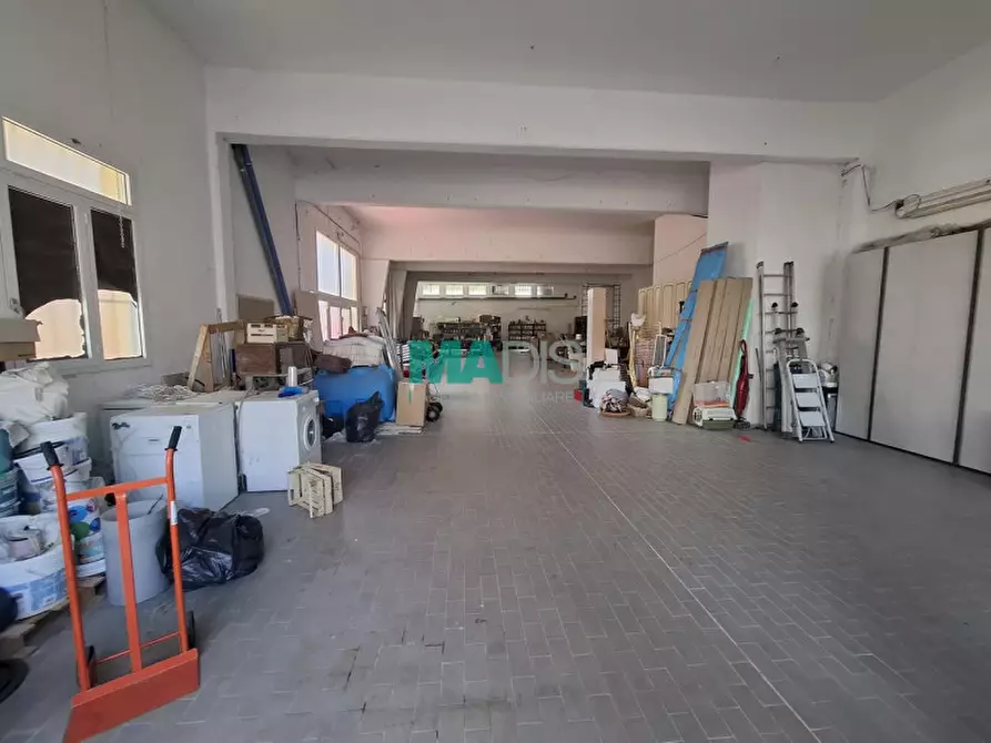 Immagine 2 di Magazzino in affitto  a Prato