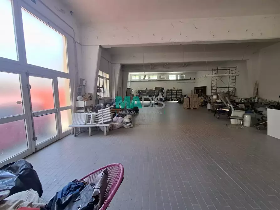 Immagine 3 di Magazzino in affitto  a Prato