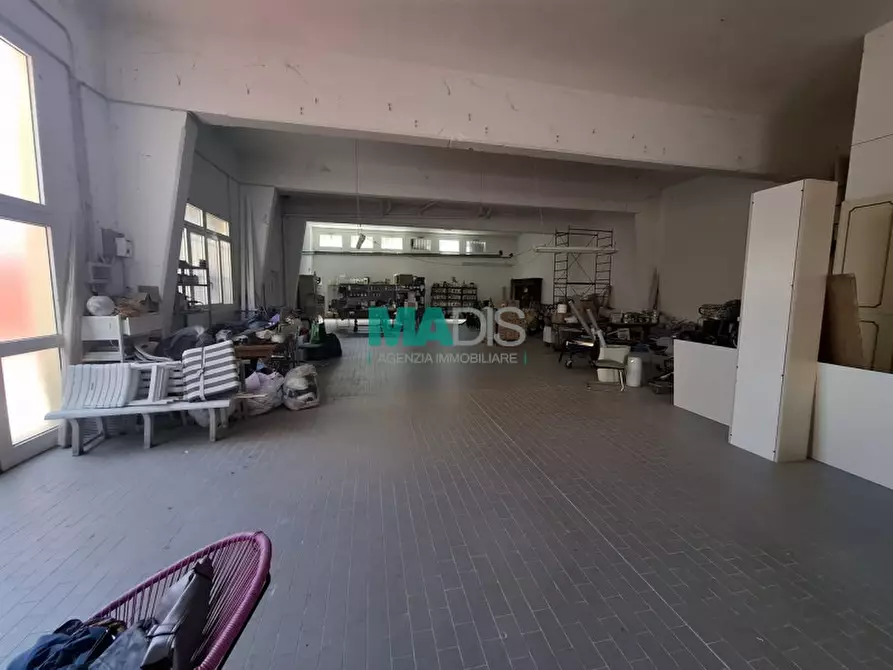 Immagine 4 di Magazzino in affitto  a Prato