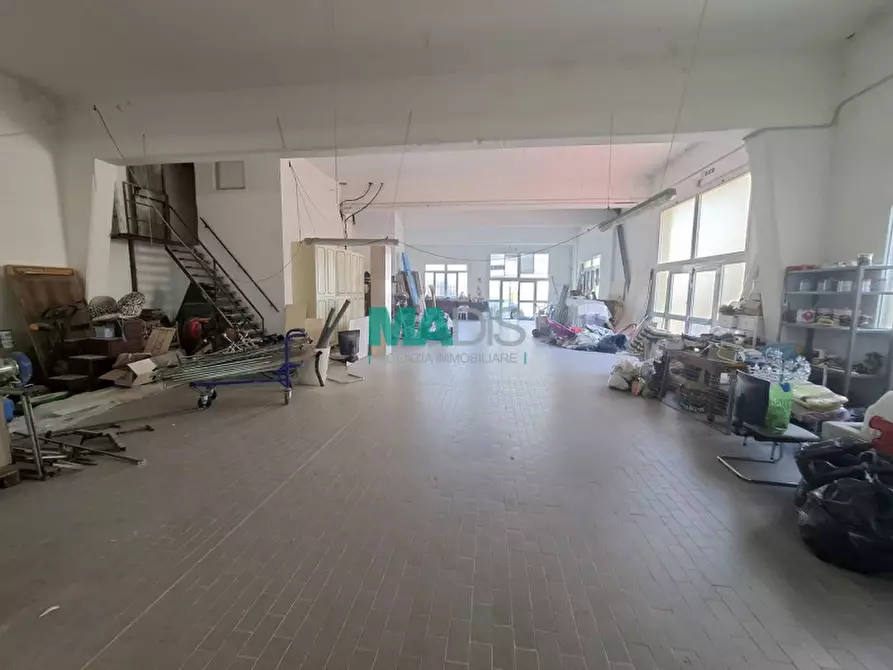 Immagine 7 di Magazzino in affitto  a Prato