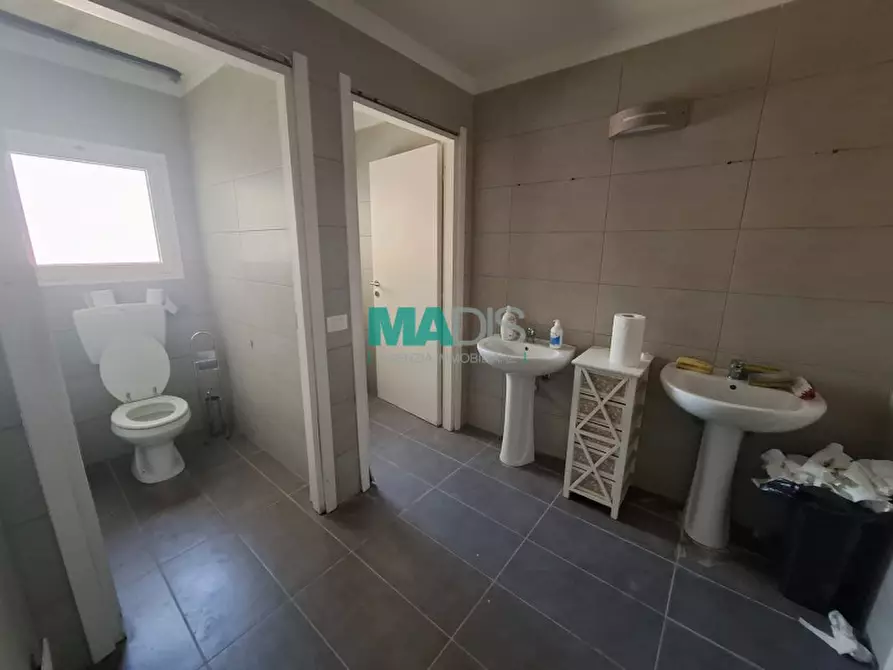 Immagine 8 di Magazzino in affitto  a Prato