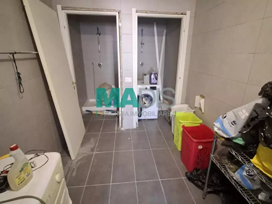 Immagine 9 di Magazzino in affitto  a Prato