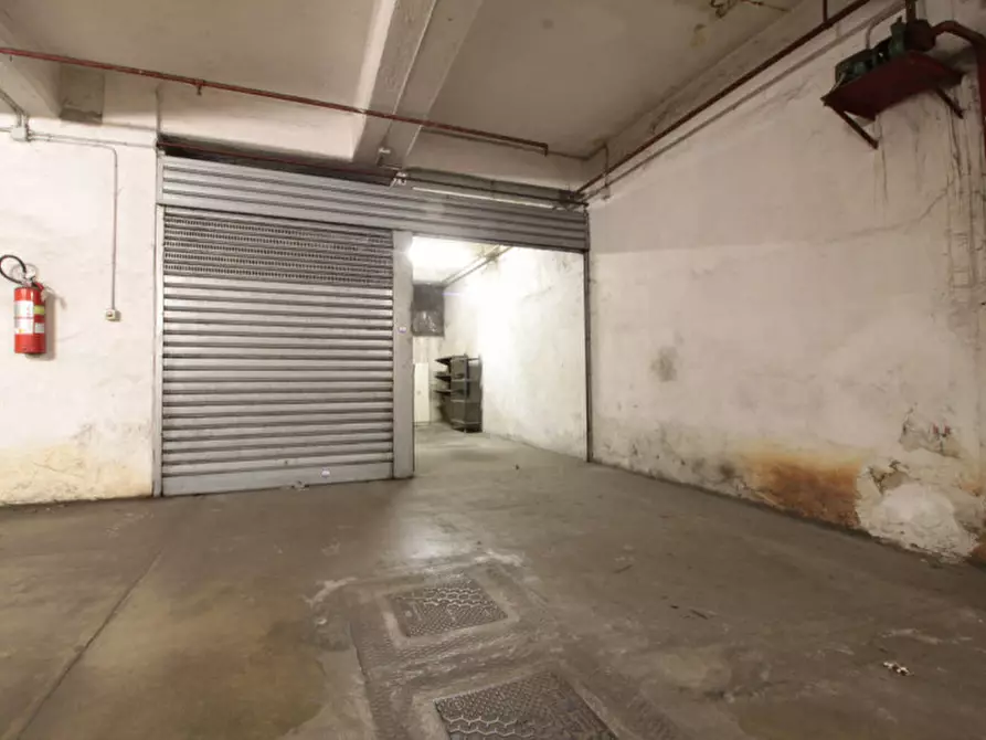 Immagine 2 di Garage in vendita  in Via Arnaldo da Brescia 41 a Torino