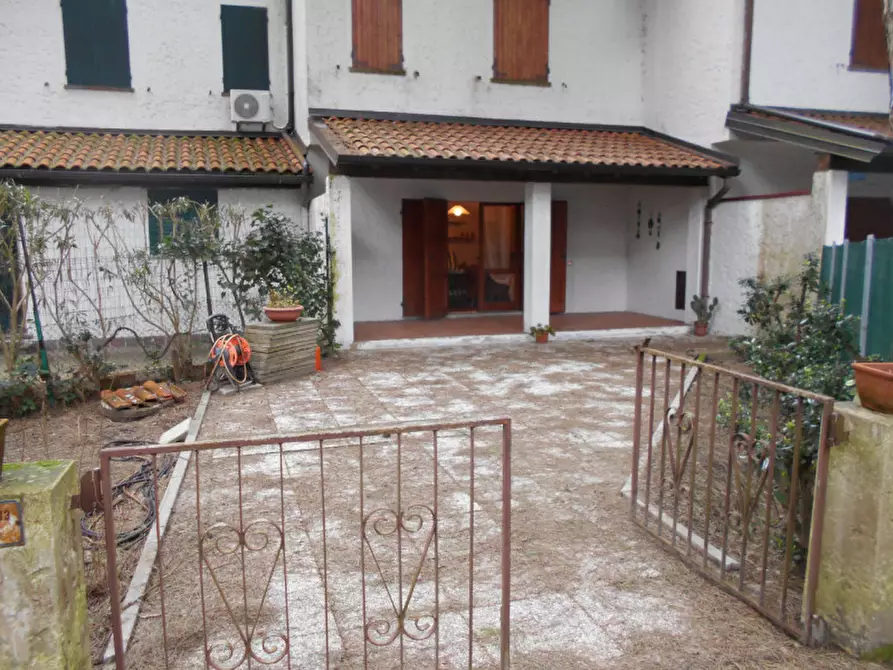 Immagine 2 di Villa in vendita  in Viale Ruggero Leoncavallo 87 a Comacchio