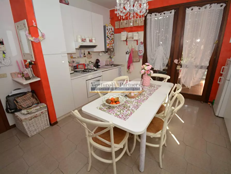 Immagine 3 di Appartamento in vendita  in Via Michelangelo a Desenzano Del Garda