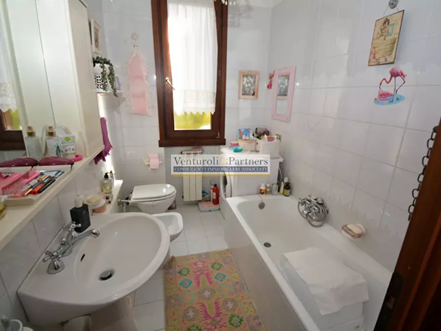 Immagine 13 di Appartamento in vendita  in Via Michelangelo a Desenzano Del Garda