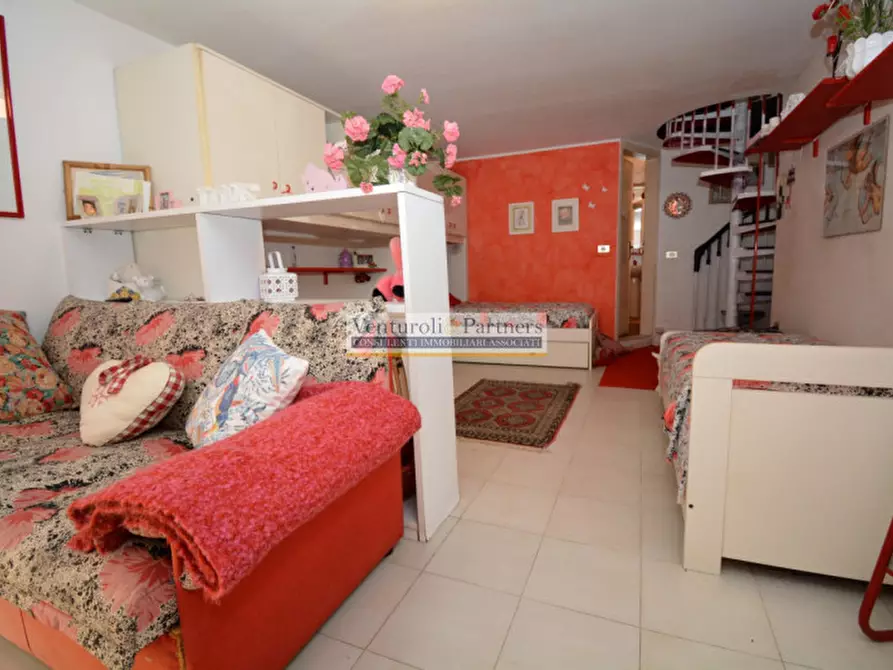 Immagine 17 di Appartamento in vendita  in Via Michelangelo a Desenzano Del Garda