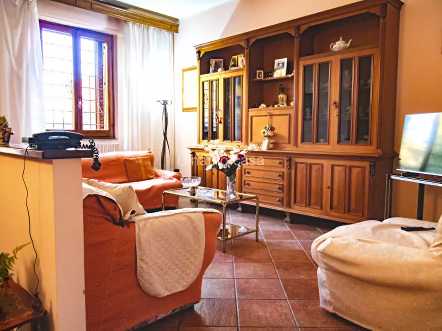 Immagine 1 di Casa indipendente in vendita  in Via del Molinaccio a Prato