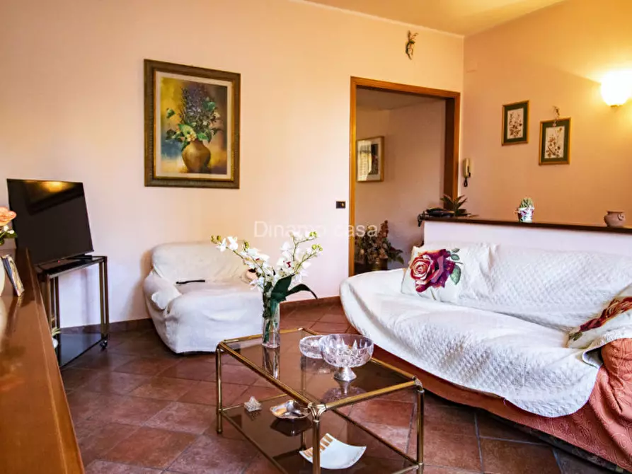 Immagine 2 di Casa indipendente in vendita  in Via del Molinaccio a Prato