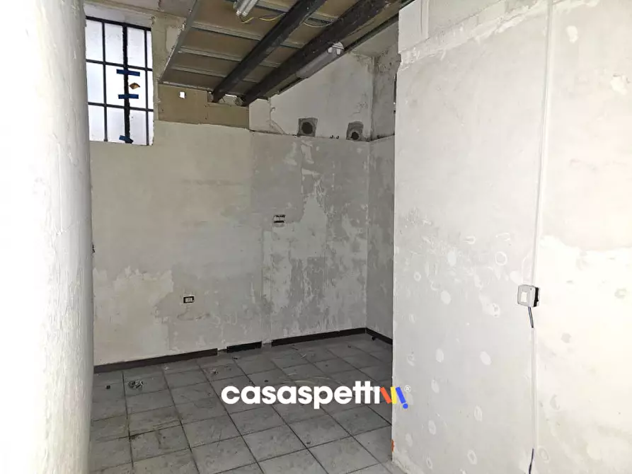 Immagine 4 di Negozio in vendita  in Via Arce, 32 a Salerno