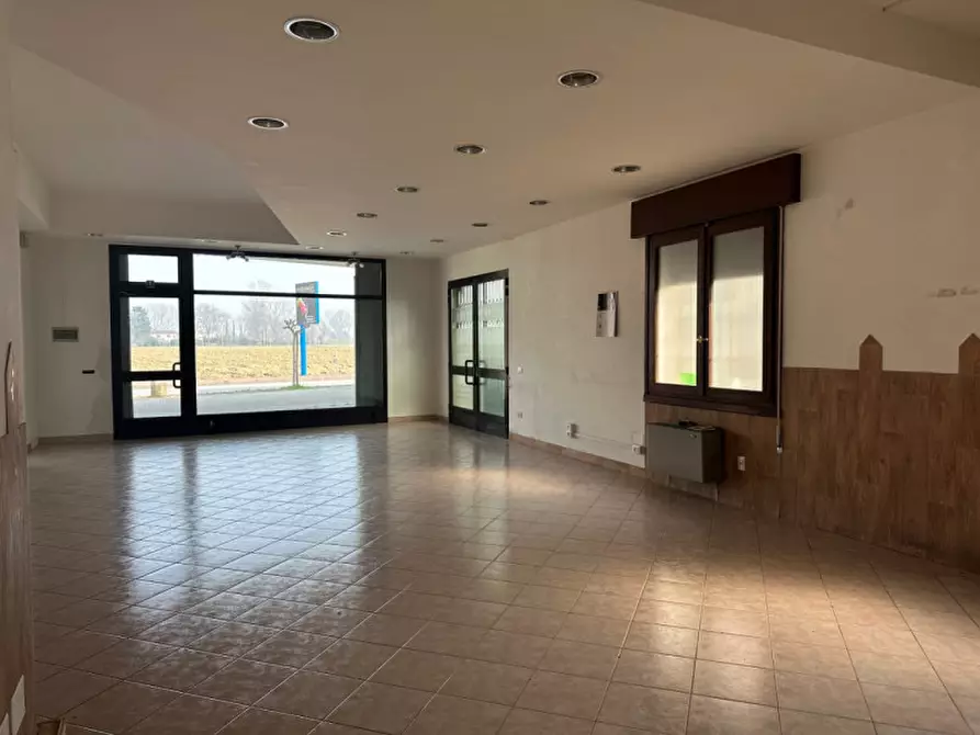 Immagine 3 di Negozio in vendita  in Via Bettine a Selvazzano Dentro
