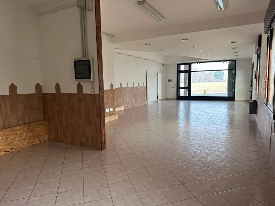 Immagine 4 di Negozio in vendita  in Via Bettine a Selvazzano Dentro