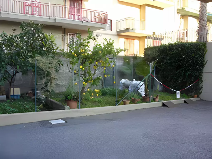 Immagine 3 di Appartamento in vendita  in Via Calvario, 30/B a Aci Catena