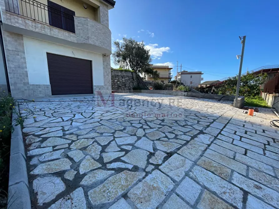 Immagine 5 di Villa in vendita  in S.da Statale 106 Jonica a Reggio Di Calabria
