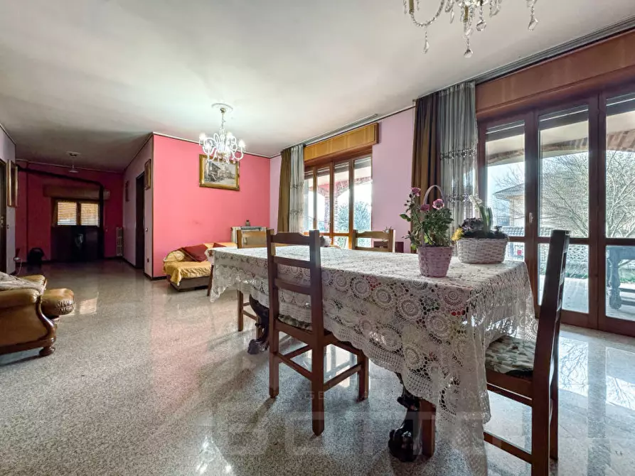 Immagine 36 di Villa in vendita  in via prati vecchi 5 a Mandello Vitta