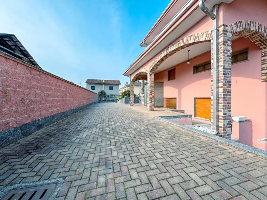 Immagine 51 di Villa in vendita  in via prati vecchi 5 a Mandello Vitta