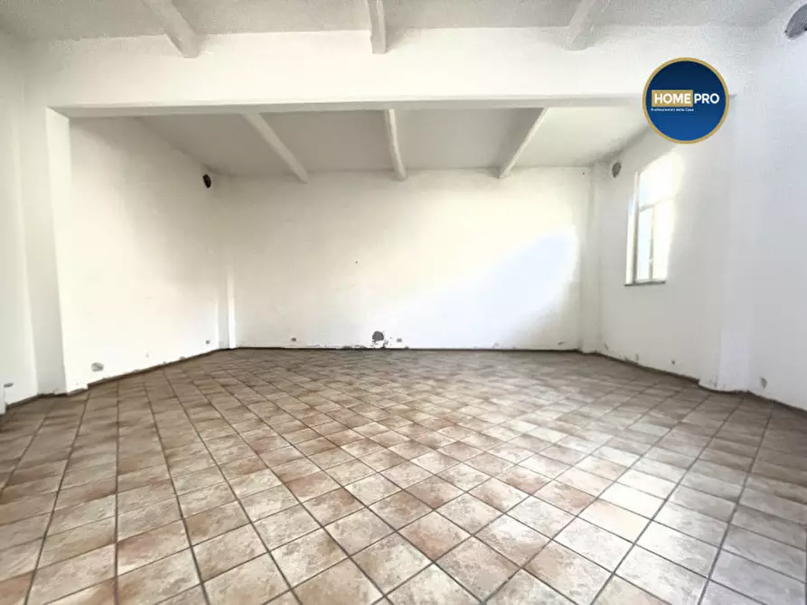 Immagine 1 di Magazzino in vendita  in Via Borghese a Civitavecchia