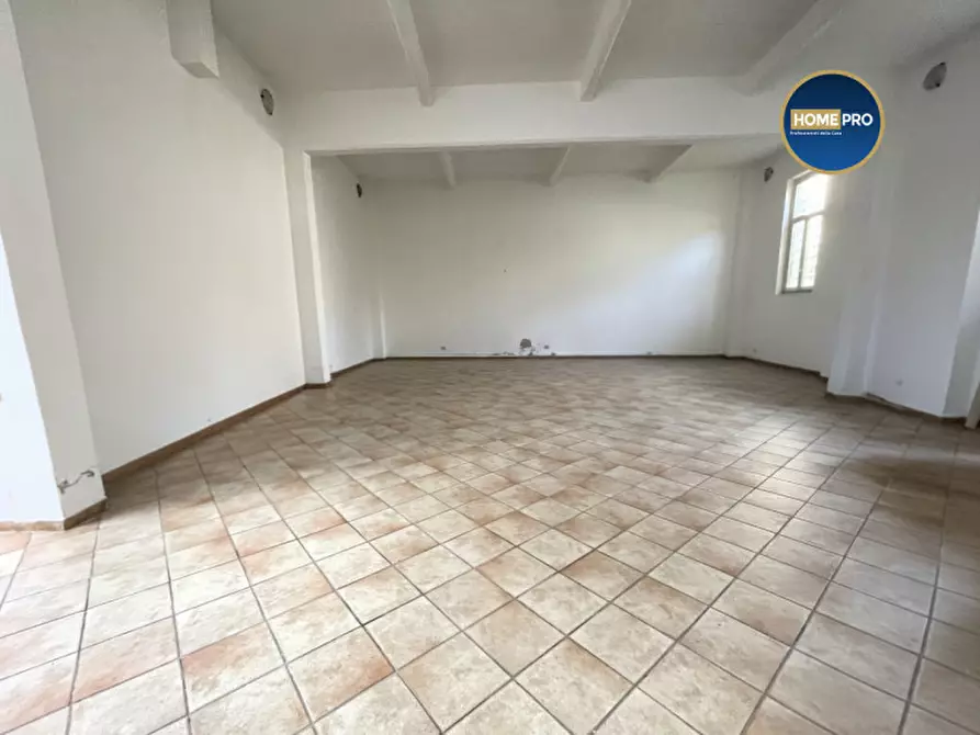 Immagine 2 di Magazzino in vendita  in Via Borghese a Civitavecchia