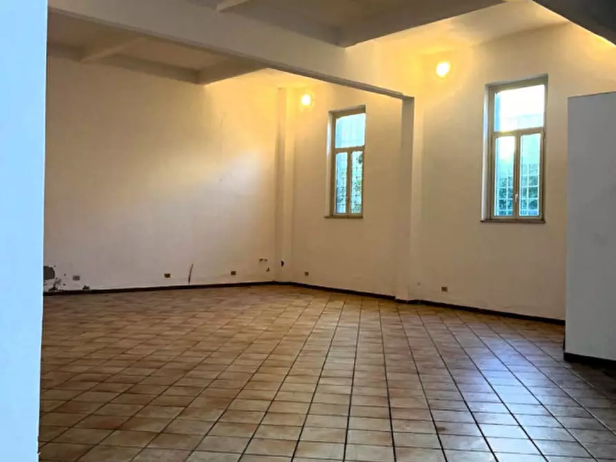 Immagine 4 di Magazzino in vendita  in Via Borghese a Civitavecchia
