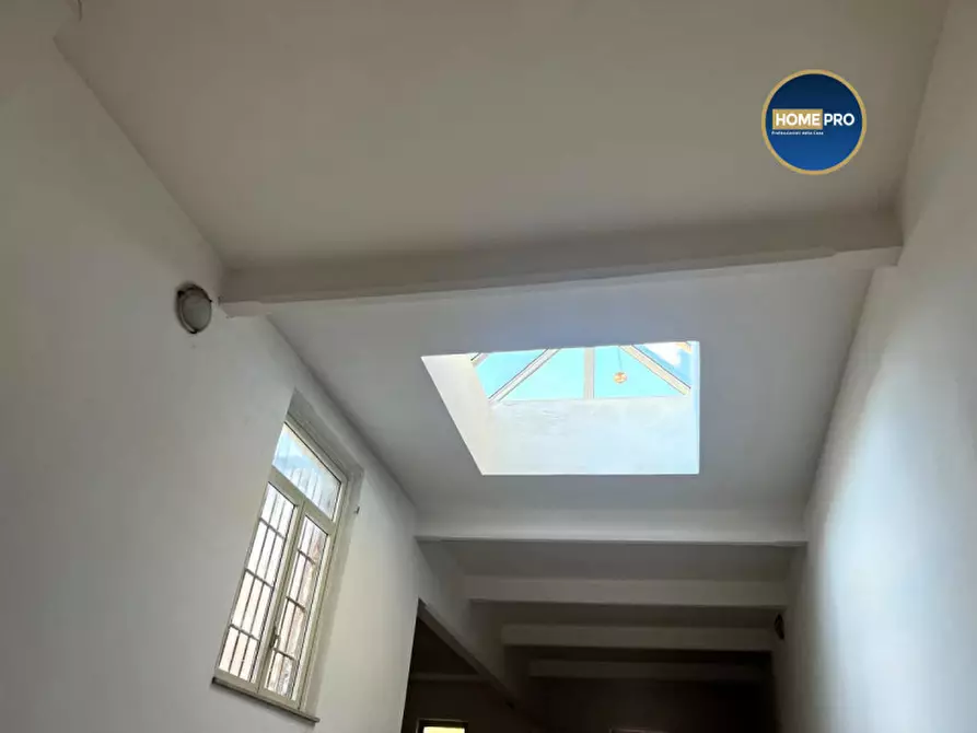 Immagine 11 di Magazzino in vendita  in Via Borghese a Civitavecchia