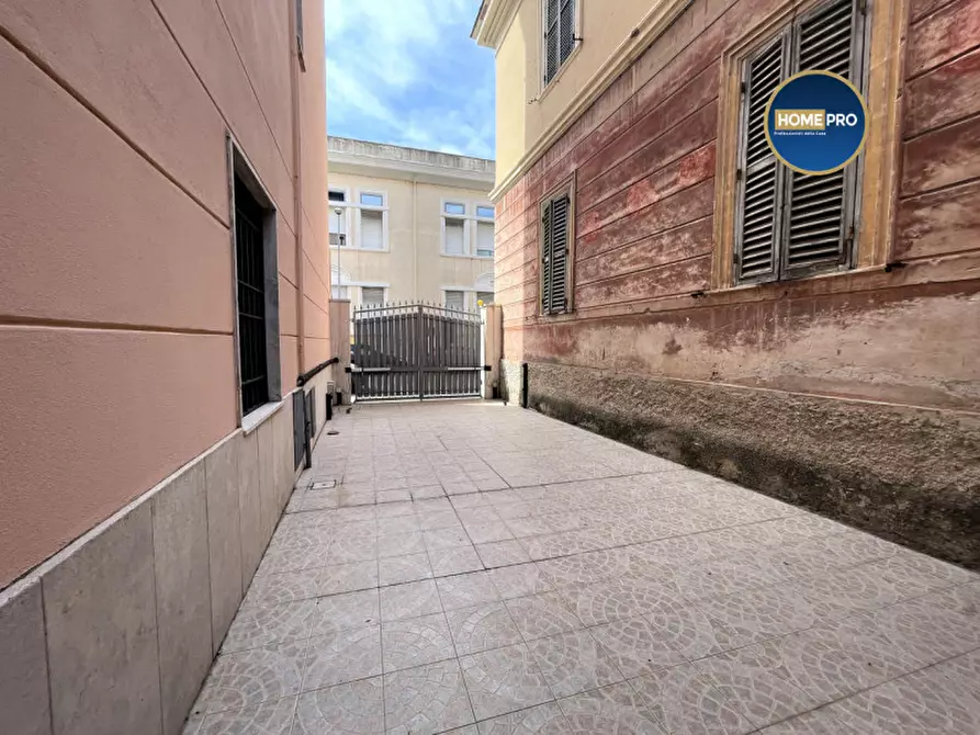 Immagine 15 di Magazzino in vendita  in Via Borghese a Civitavecchia