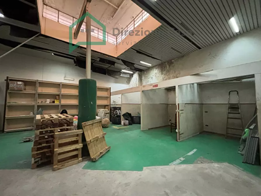 Immagine 9 di Negozio in affitto  in via del trivio,7 a Napoli