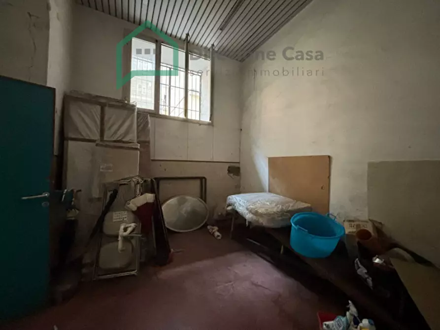 Immagine 14 di Negozio in affitto  in via del trivio,7 a Napoli