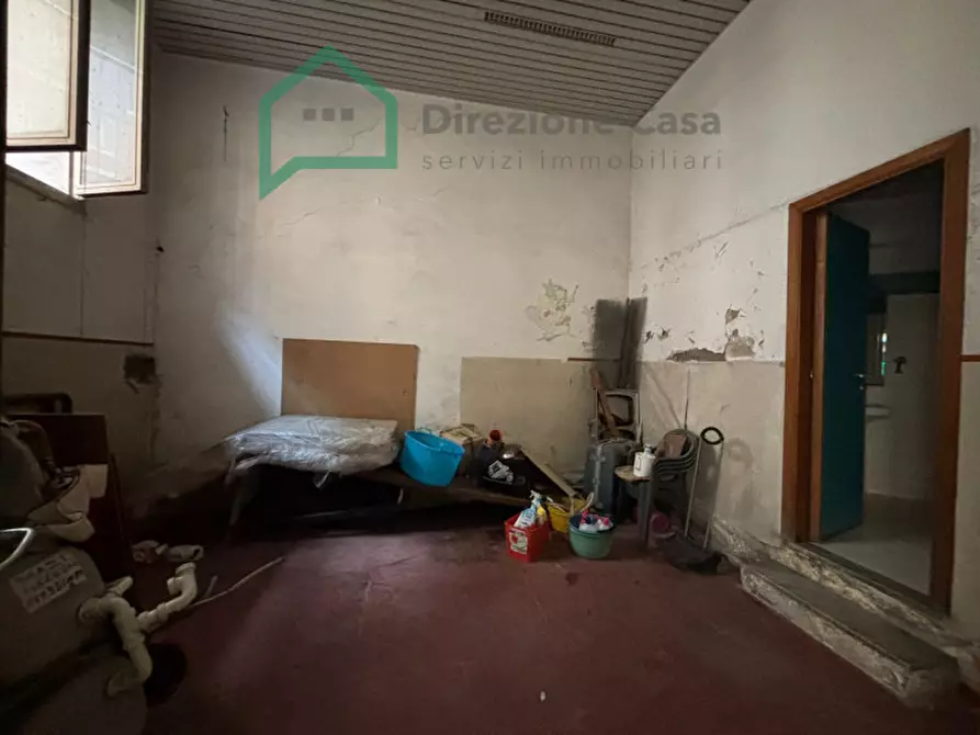 Immagine 15 di Negozio in affitto  in via del trivio,7 a Napoli