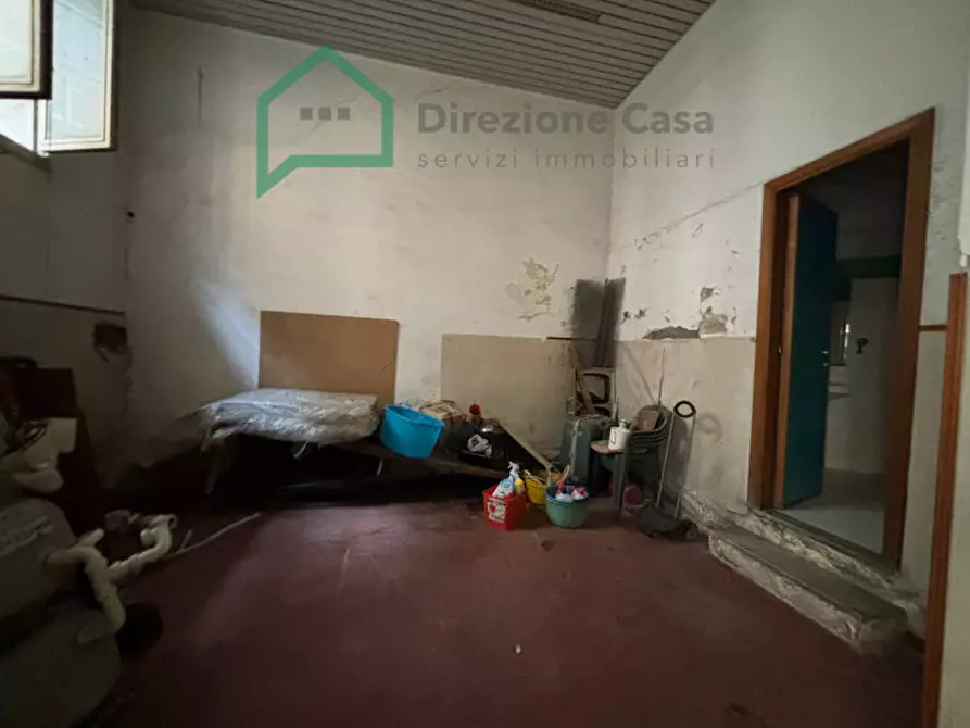 Immagine 16 di Negozio in affitto  in via del trivio,7 a Napoli