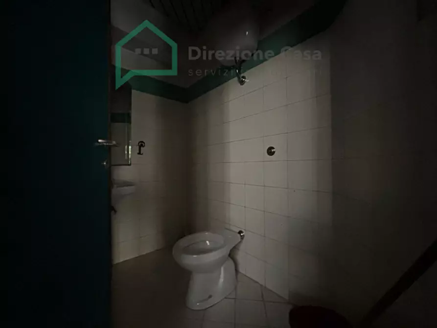 Immagine 22 di Negozio in affitto  in via del trivio,7 a Napoli