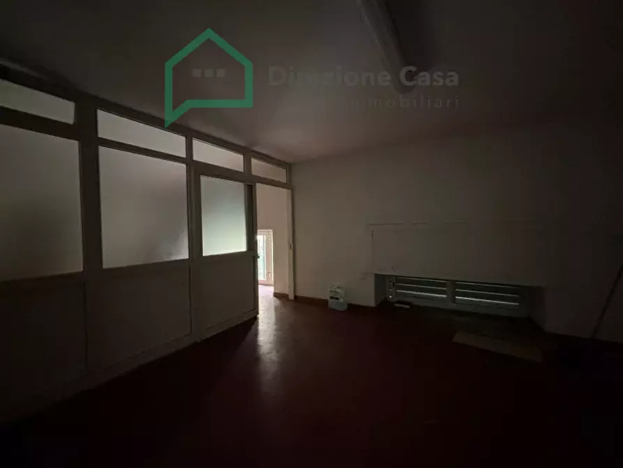 Immagine 23 di Negozio in affitto  in via del trivio,7 a Napoli