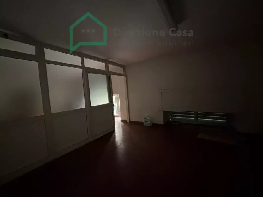 Immagine 24 di Negozio in affitto  in via del trivio,7 a Napoli