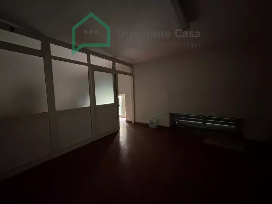 Immagine 26 di Negozio in affitto  in via del trivio,7 a Napoli