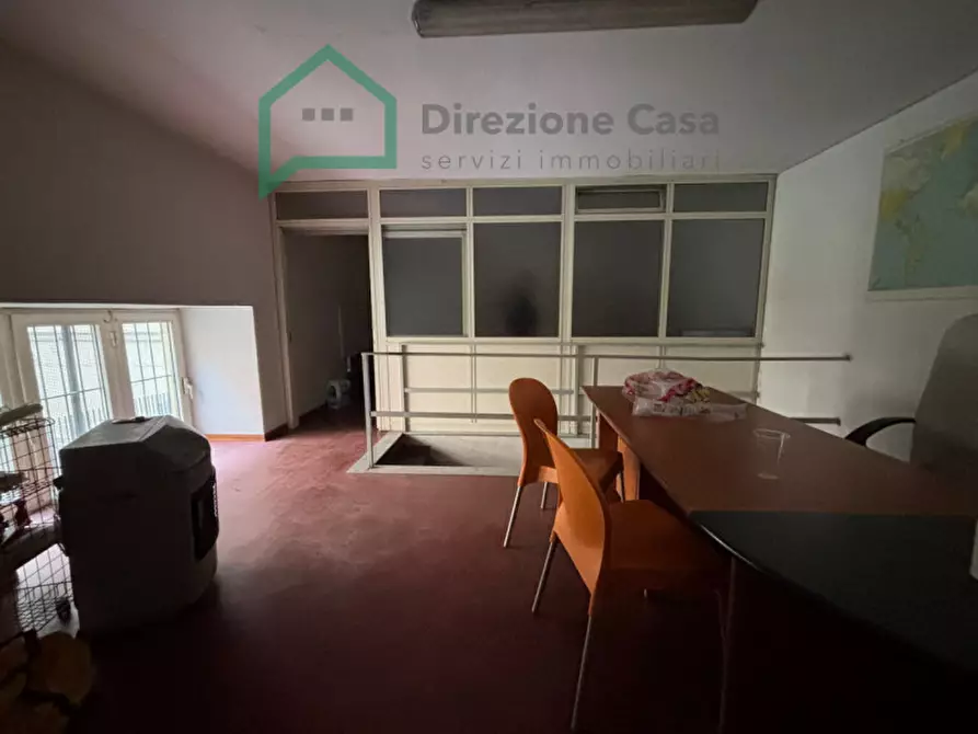Immagine 27 di Negozio in affitto  in via del trivio,7 a Napoli