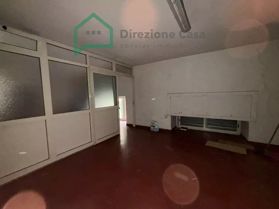 Immagine 30 di Negozio in affitto  in via del trivio,7 a Napoli