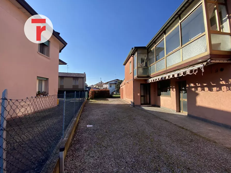 Immagine 3 di Palazzo in vendita  in via bassa prima a Campodarsego