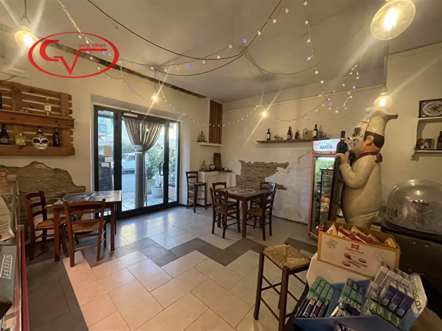 Immagine 1 di Negozio in vendita  in cavriglia a Cavriglia