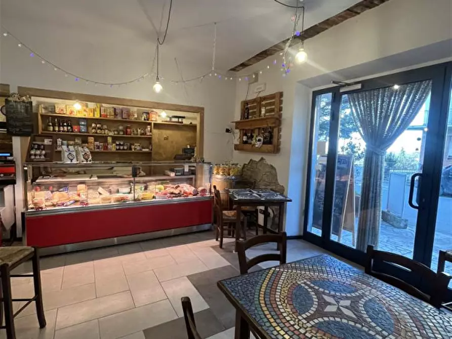 Immagine 2 di Negozio in vendita  in cavriglia a Cavriglia