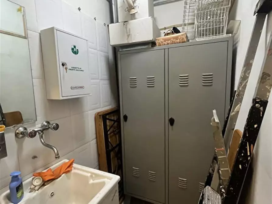 Immagine 5 di Negozio in vendita  in cavriglia a Cavriglia