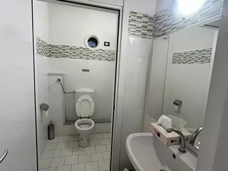 Immagine 8 di Negozio in vendita  in cavriglia a Cavriglia