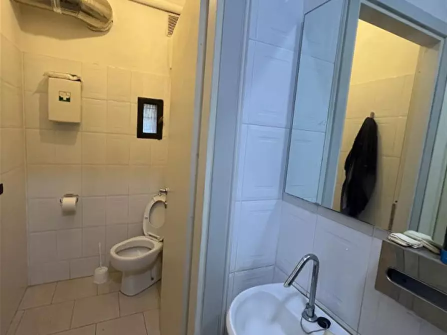 Immagine 11 di Negozio in vendita  in cavriglia a Cavriglia