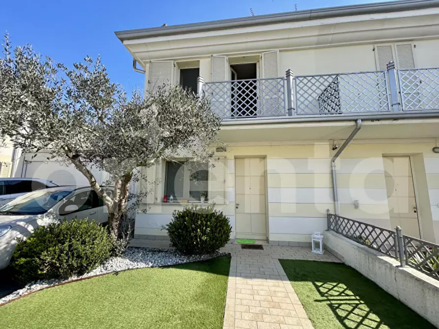 Immagine 1 di Casa bifamiliare in vendita  in VIA CUSTOZA 73 a Montichiari